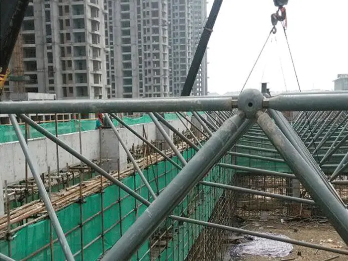 网架杆件